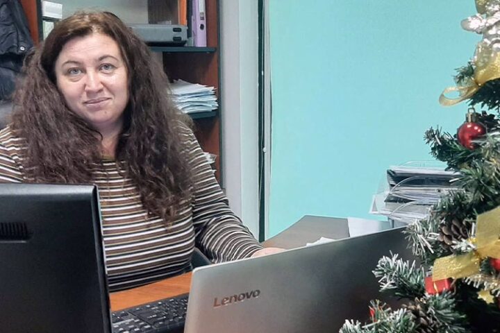 Защо Стабил: Полина Мирчева, специалист логистика в Плексистаб, която всеки ден „пътува“ до различни точки на света
