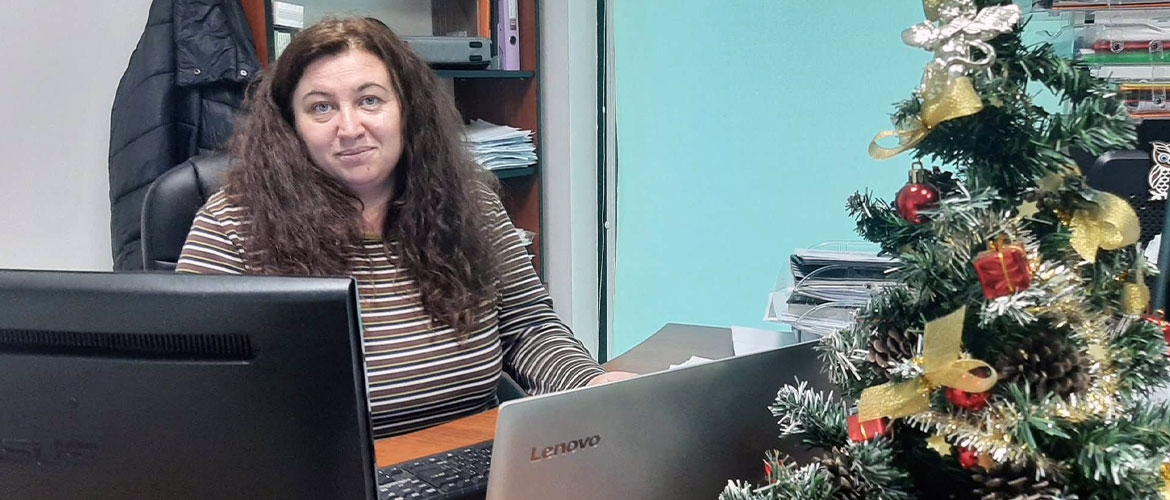 Защо Стабил: Полина Мирчева, специалист логистика в Плексистаб, която всеки ден „пътува“ до различни точки на света