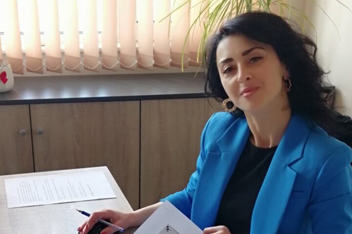 Защо Стабил: Запознайте се с Десислава Вичева – офис мениджърът на Стабил Груп